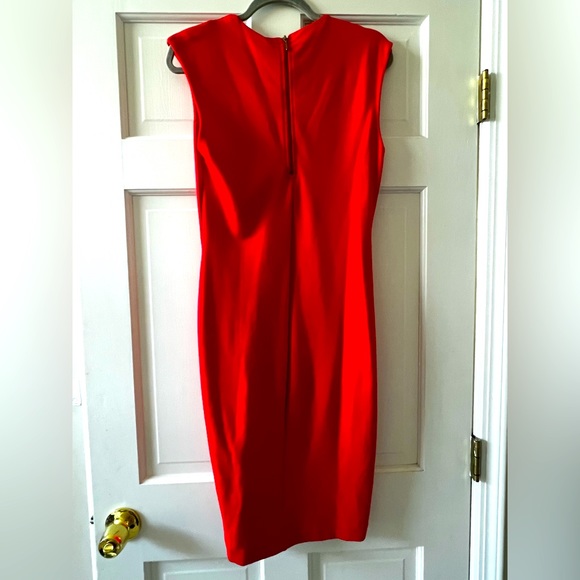 Beautiful dress - Picture 2 of 3